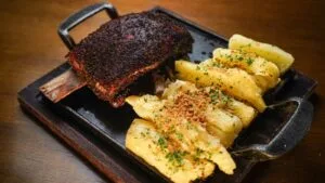 Churrasco na Airfryer: Costela com Batatas Rústicas Crocantes