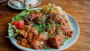 Barreado Paranaense Tradicional: A Carne que Desmancha na Boca