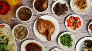 Canja de Galinha da Vovó: Receita Tradicional com Arroz e Legumes Frescos