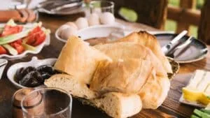 Pão Caseiro Tradicional no Forno de Barro: Receita Antiga e Sabor Inesquecível