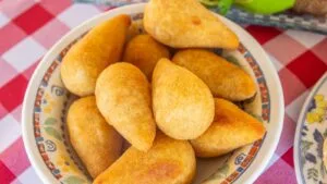 Polenta Cremosa com Cogumelos e Queijo Sem Glúten: Almoço Perfeito