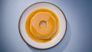 Pudim de Pão com Calda de Caramelo: o Doce de Inverno que Sustenta o Café de Julho no Interior