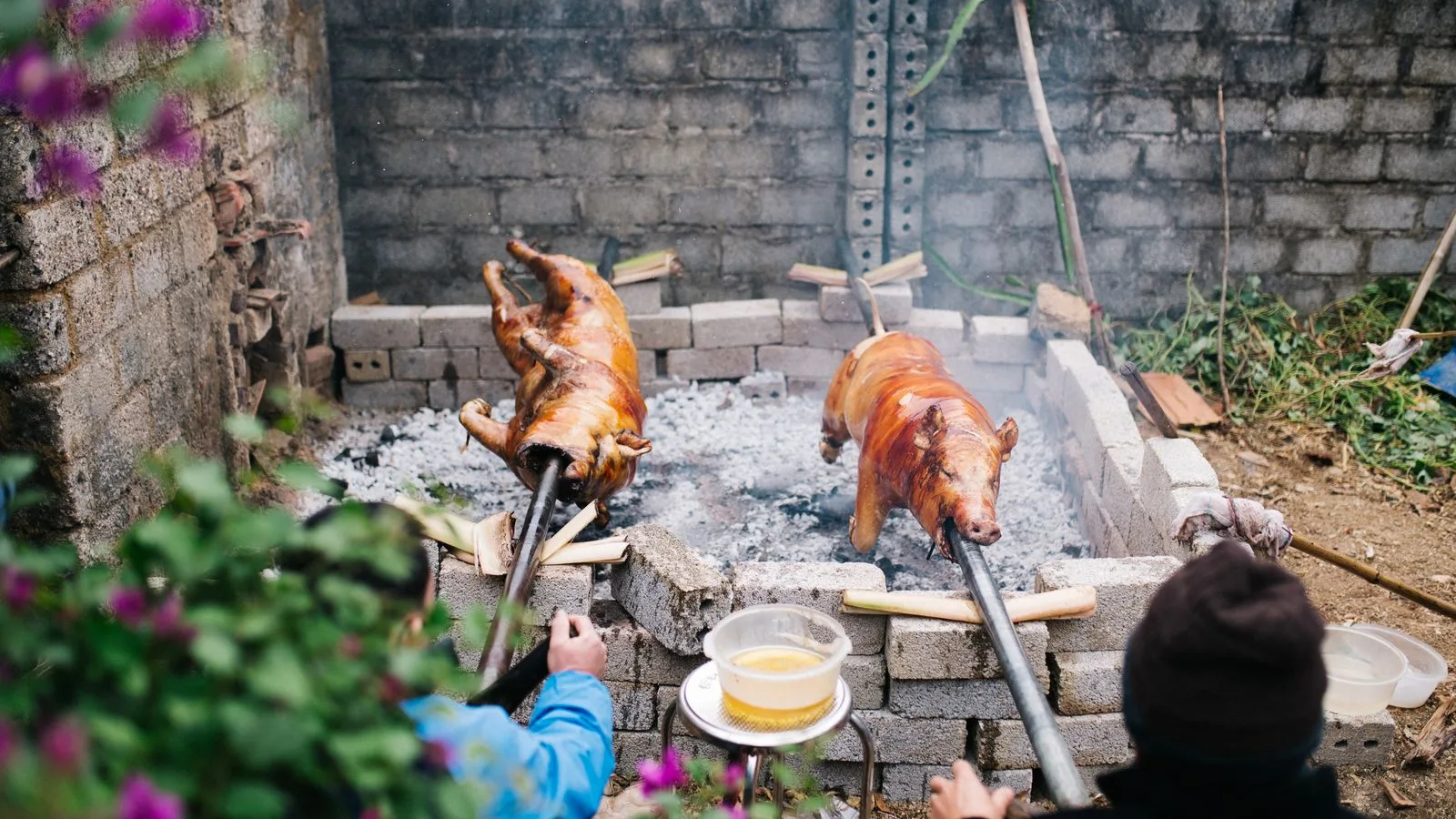 Authentic pig roasting scene in Lạng Sơn, Vietnam, showcasing cultural culinary techniques.