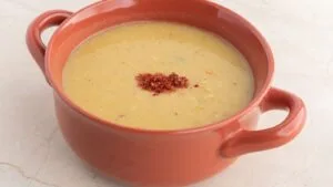 Sopa de Lentilha com Bacon Defumado: o Prato Principal de Julho no Interior Paulista