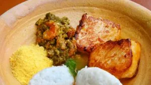 Cuscuz Fluminense Cremoso com Caldo de Peixe: o Café da Manhã de Julho do Litoral do Rio