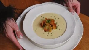 Creme de Fubá com Carne Seca e Couve: o Jantar Mineiro para Julho Frio