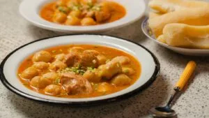 Caldo de Mandioca com Ora-pro-nóbis: Jantar Mineiro para as Noites de Agosto