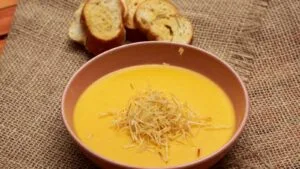 Caldo de Dourado Pantaneiro com Mandioca e Pirão: o Jantar de Agosto no Mato Grosso do Sul
