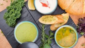Sopa de Moringa com Carne Seca e Mandioca: o Jantar Nordestino de Setembro