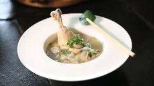 Caldo de Azedinha com Frango Caipira: o Jantar de Panela do Sul do Brasil em Setembro