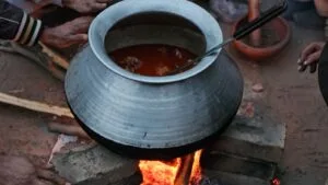 Caldo de Carneiro Nordestino com Mandioca e Cheiro-Verde: Jantar de Panela em Setembro