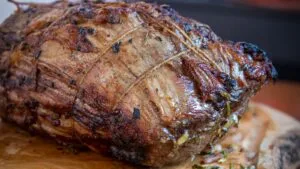 Cupim Assado Lentamente com Cerveja Preta: o Almoço de Domingo em Setembro