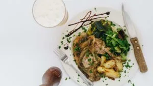 Cordeiro Assado com Cerveja Preta e Batatas: o Almoco de Outubro na Serra Gaucha