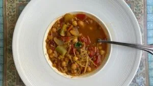 Sopa de Grao-de-Bico com Batata-Doce e Cominho: o Jantar Leve de Outubro