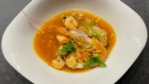 Moqueca de Camarao com Manga e Leite de Coco: o Almoco de Outubro no Litoral da Bahia